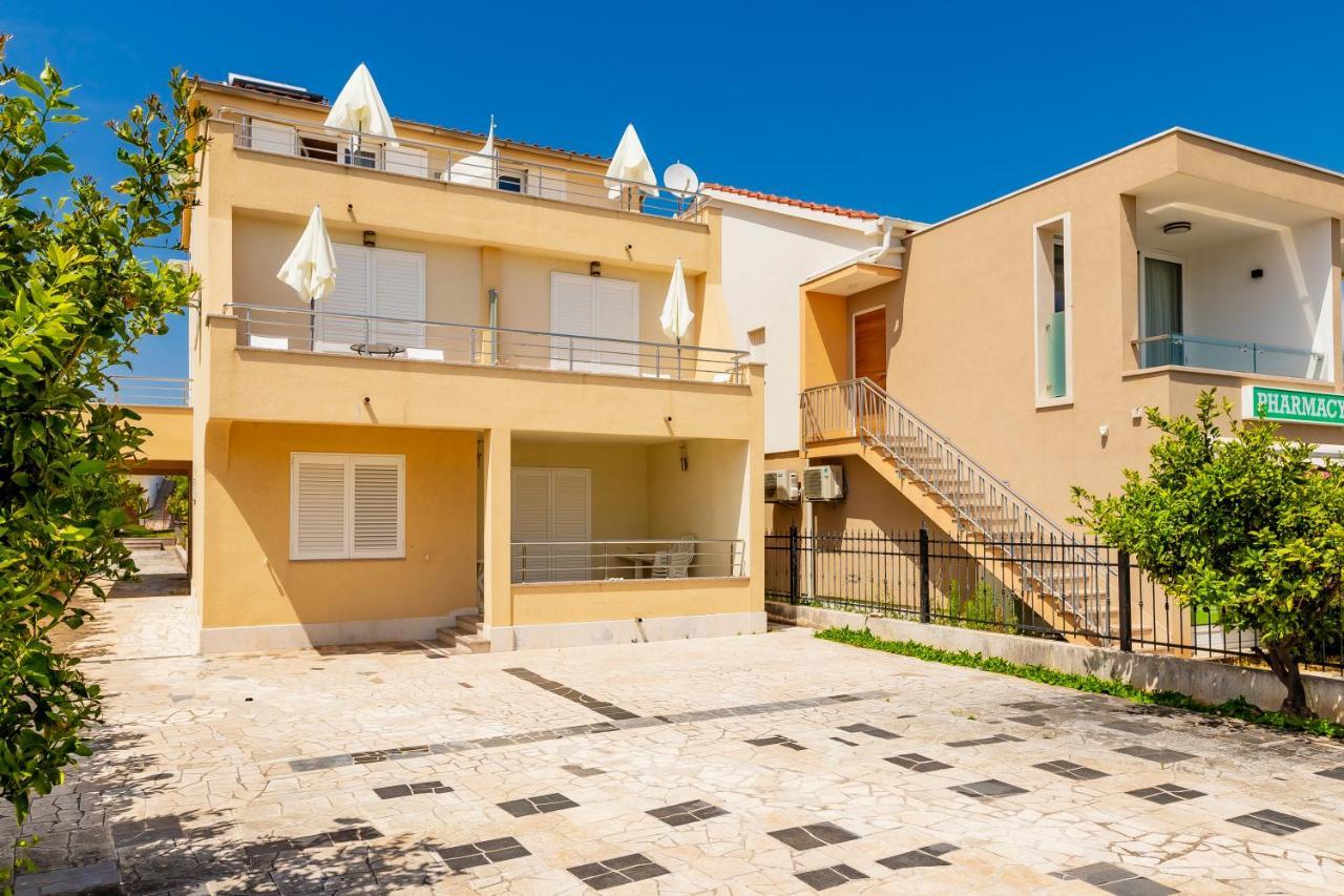 Apartments Mikulic 罗戈兹尼察 外观 照片